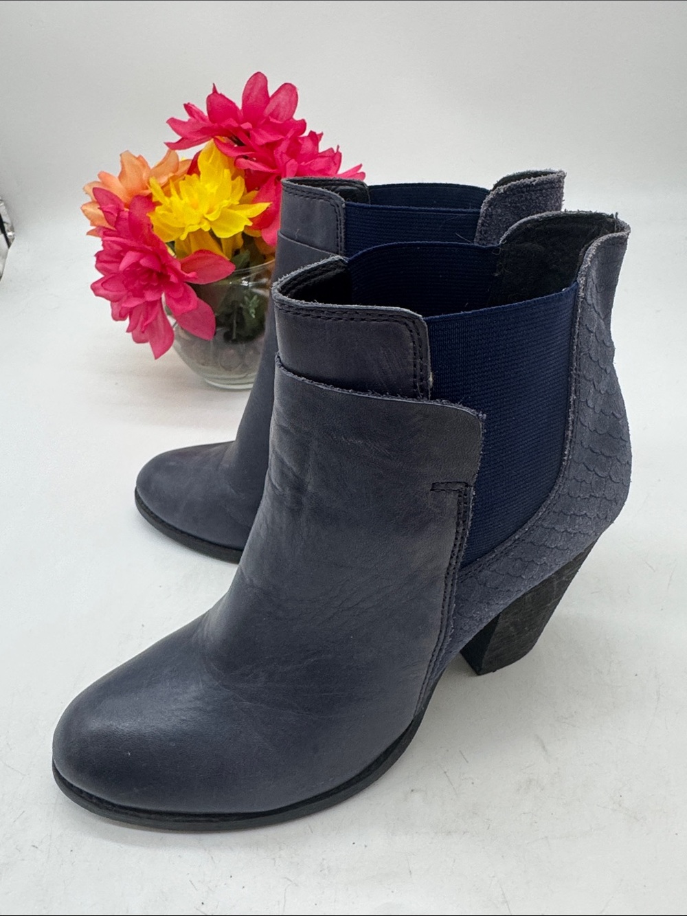 Aldo Women's Navy Leather Chelsea Ankle Boots Size 8.5